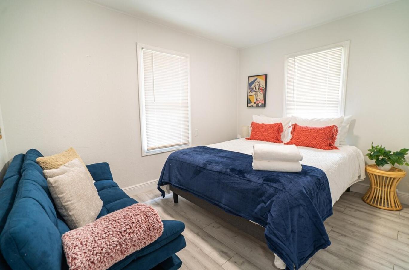 Homey Cozy Newly Renovated Stylish&Chic 7 Guests タンパ エクステリア 写真