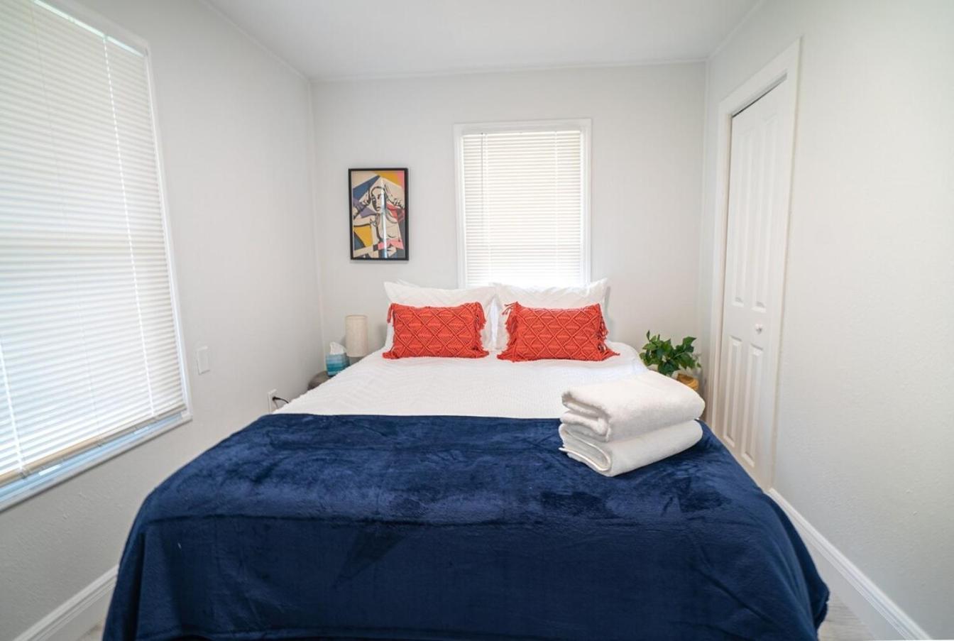 Homey Cozy Newly Renovated Stylish&Chic 7 Guests タンパ エクステリア 写真
