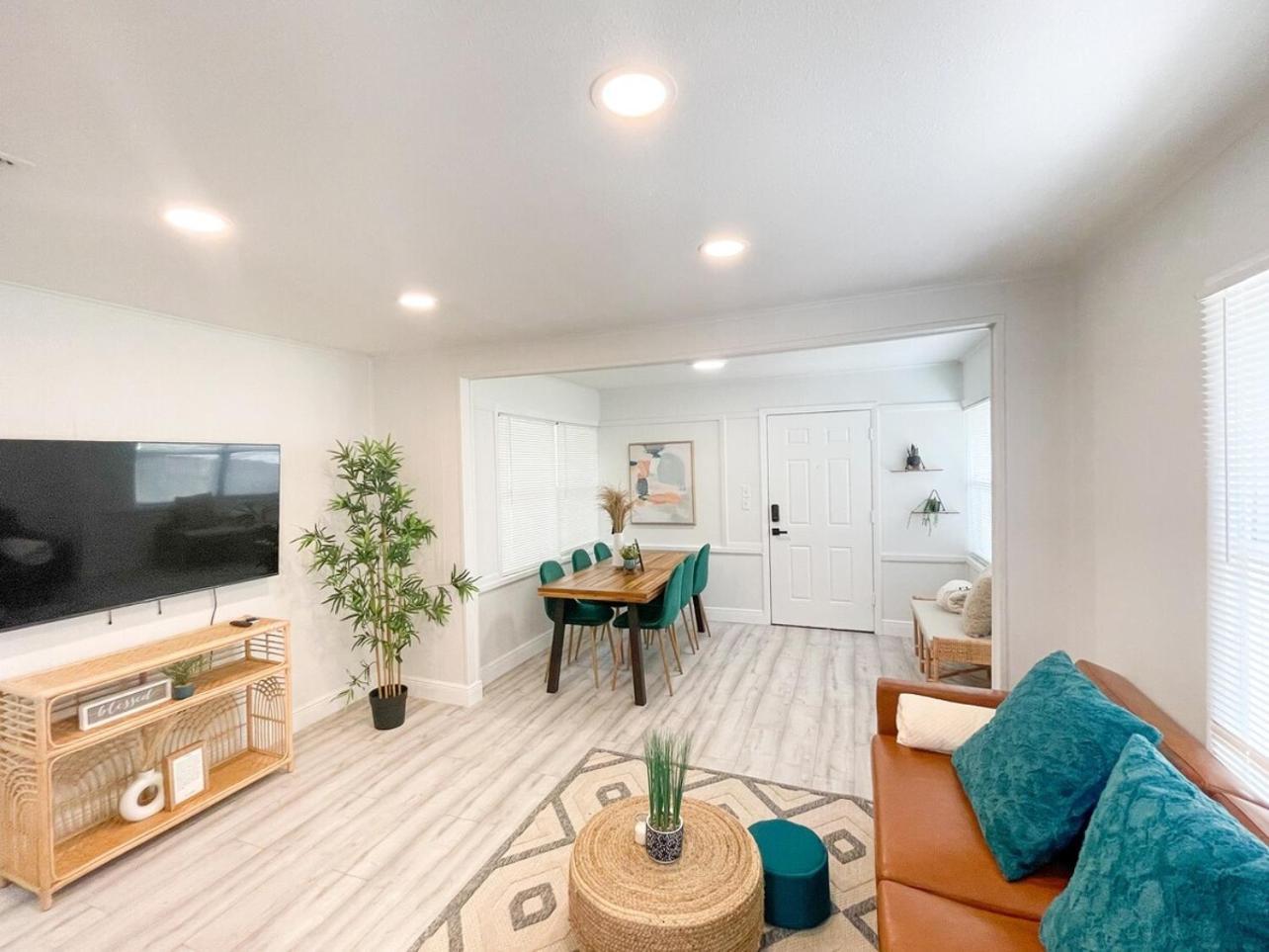 Homey Cozy Newly Renovated Stylish&Chic 7 Guests タンパ エクステリア 写真